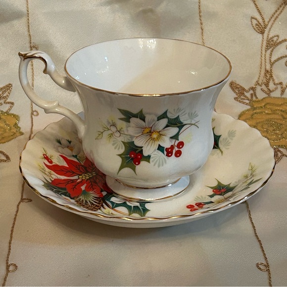 Royal Albert Poinsettia Teacup and Saucer England - Picture 2 of 8